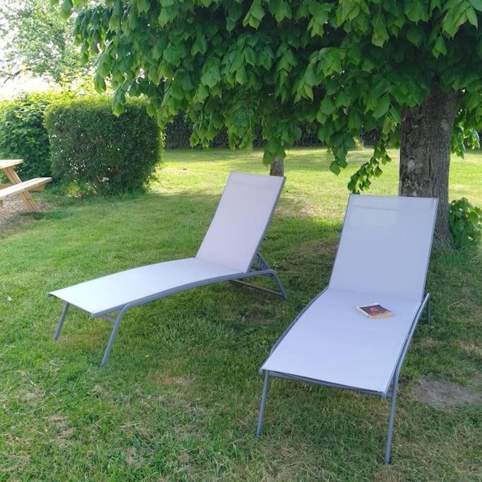 Grande Maison de plain pied avec jardin arboré. Champignelles Esterno foto