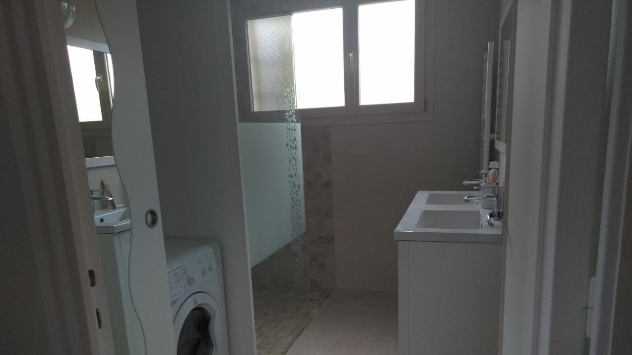 Grande Maison de plain pied avec jardin arboré. Champignelles Esterno foto