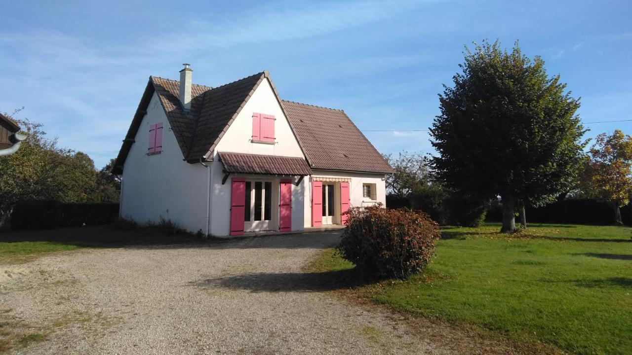 Grande Maison de plain pied avec jardin arboré. Champignelles Esterno foto