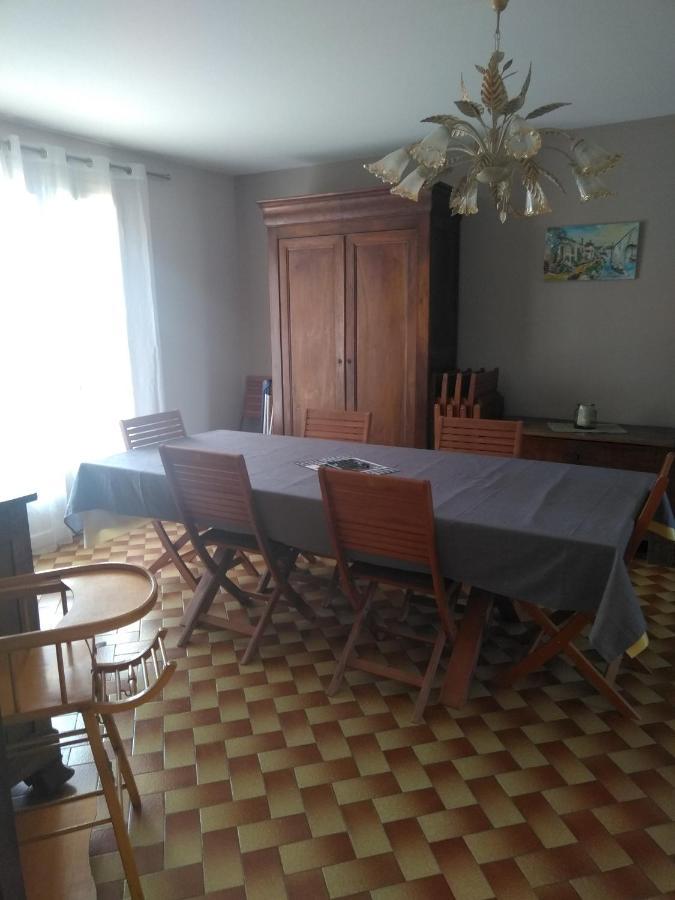 Grande Maison de plain pied avec jardin arboré. Champignelles Esterno foto