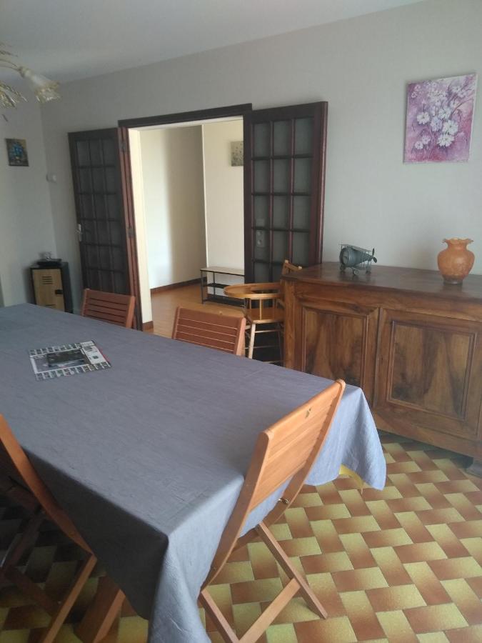 Grande Maison de plain pied avec jardin arboré. Champignelles Esterno foto