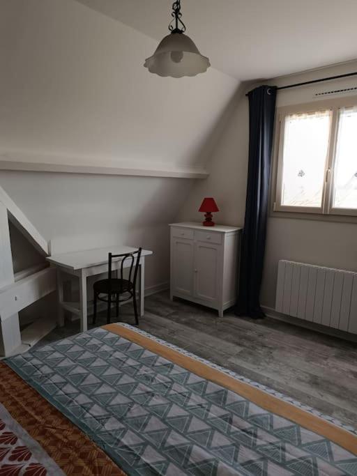 Grande Maison de plain pied avec jardin arboré. Champignelles Esterno foto